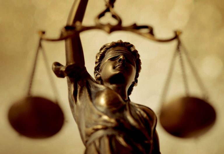 El derecho de acceso a la justicia nace del artículo 17 de la Constitución